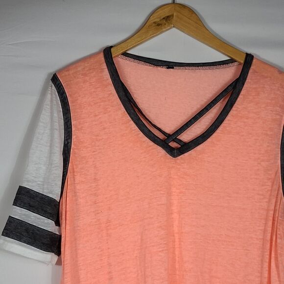 No Boundaries knotted varsity striped T-shirt - Picture 8 of 10